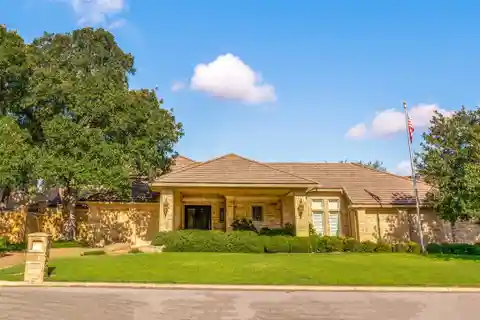 Gorgeous Estate Overlooking Golf Course