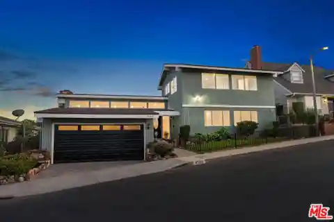 Striking Mid-Century Modern Residence