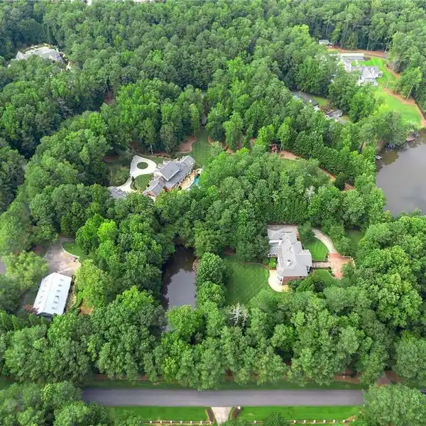 FIVE-ACRE ESTATE IN CAMERON CREST FARMS