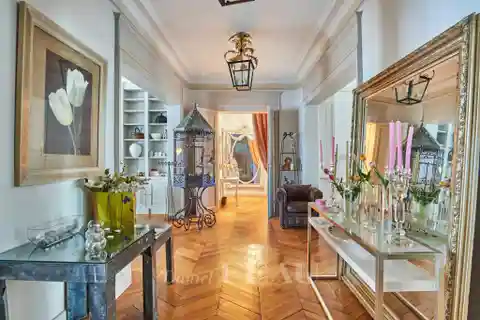 Great Apartment in a Beautiful Building