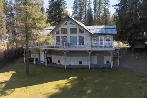 Luxury Waterfront Living on the Pend Oreille River