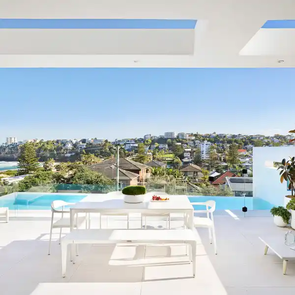 A WORLD-CLASS STATEMENT IN DESIGNER LUXURY LIVING AND SPECTACULAR ENTERTAINING