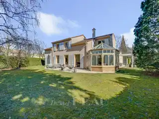 Bright Contemporary House with Conservatory Views