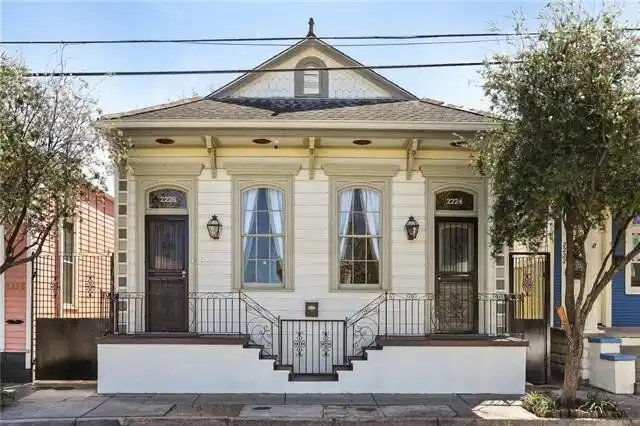 Exquisitely Renovated 120-year-old Victorian