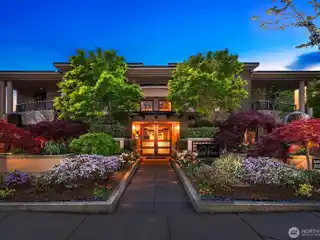 Luxury Living in Premier Waters Edge