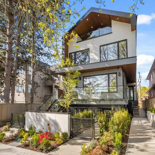 REFINED LIVING IN THIS STUNNING HALF DUPLEX