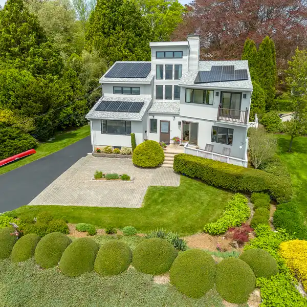 PANORAMIC WATERFRONT LIVING WITH PRIVATE BEACH ACCESS