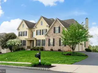 Prestigious Home with Stunning Golf Views