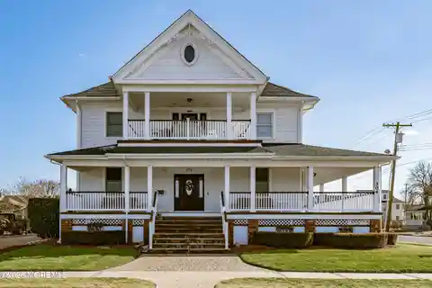 Lakeview Estate with Timeless Elegance