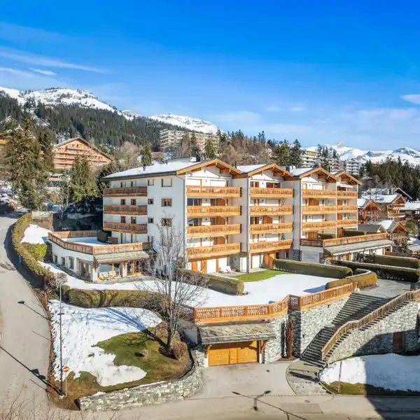 GROUND FLOOR APARTMENT IN THE PRESTIGIOUS MOUBRA DISTRICT