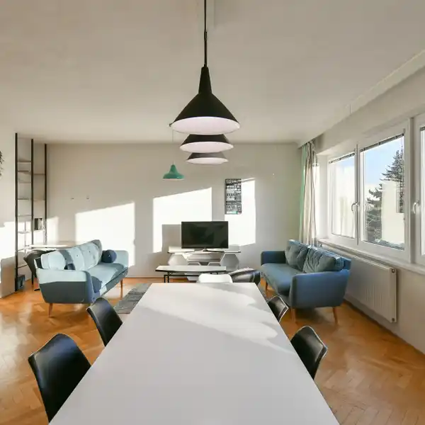 DETACHED FAMILY HOUSE WITH GARDEN AND GARAGE