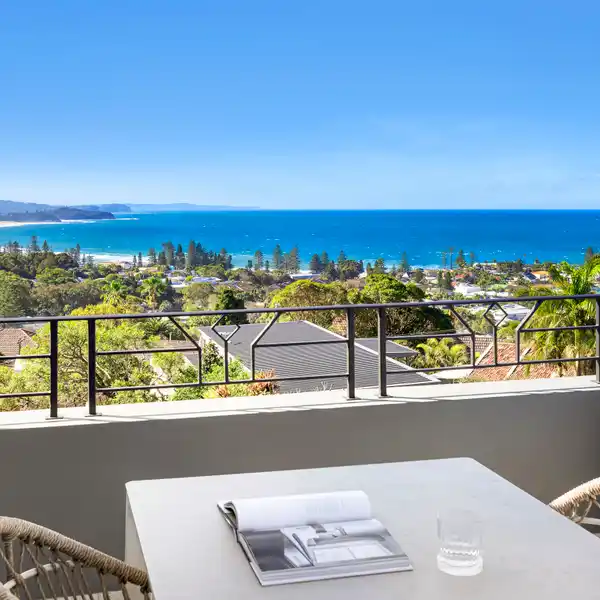 GRAND RESIDENCE WITH UNINTERRUPTED VIEWS
