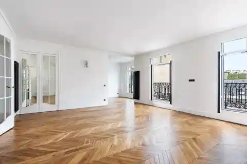 Sunny Dual-Aspect Apartment