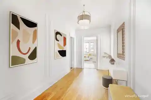 Sun-filled Home with a Highly Flexible Layout