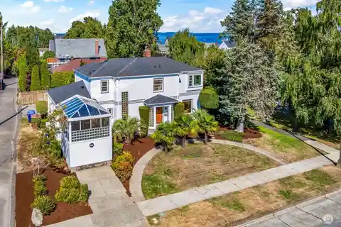 Stunning Art Moderne Home