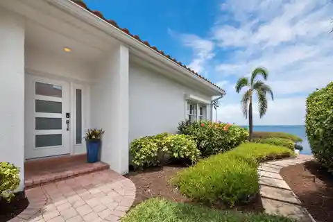 Distinguished Residence in Harbour Court