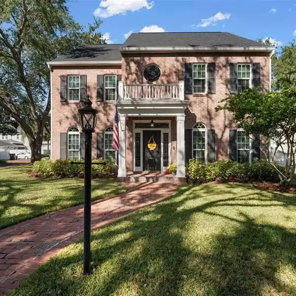 CHARMING CHARLESTON STYLE HOME