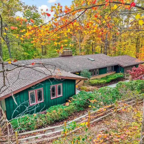 SECLUDED ESCAPE YET MINUTES FROM HISTORIC CLIFTON