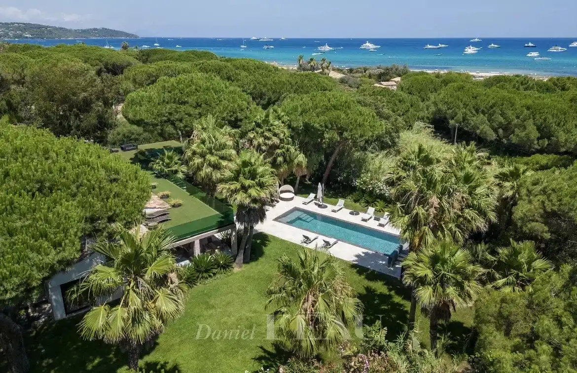 Luxurious Coastal Serenity