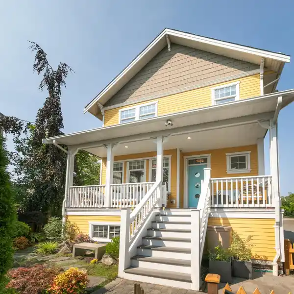 IMMACULATE UPDATED STEVESTON TOWNHOME