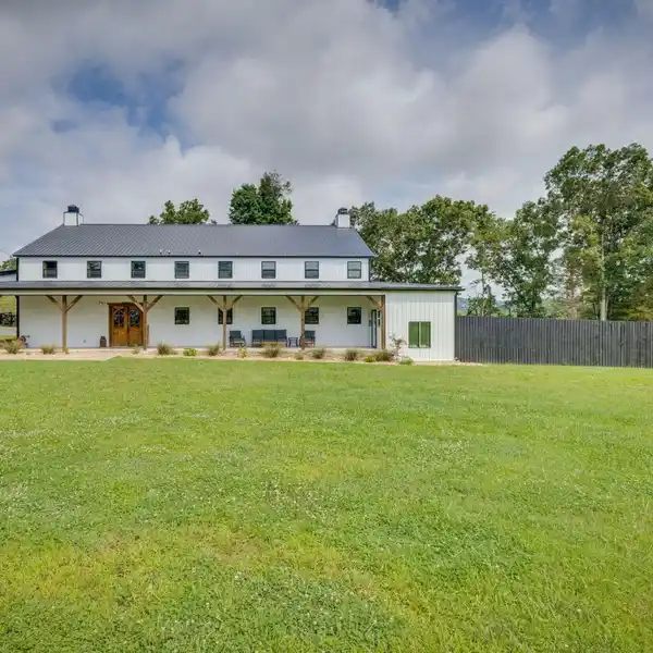 SINGULAR CUSTOM BARNDOMINIUM ON NEARLY THREE ACRES