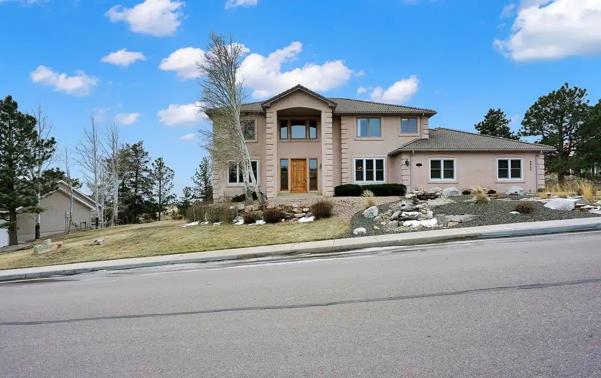 Mountain Shadows Stunner in Amazing Location