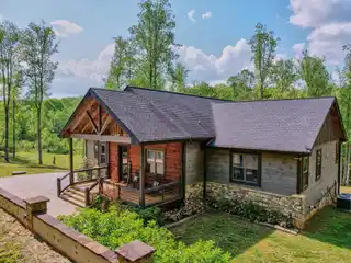 Luxurious Craftsman Retreat in Blue Ridge