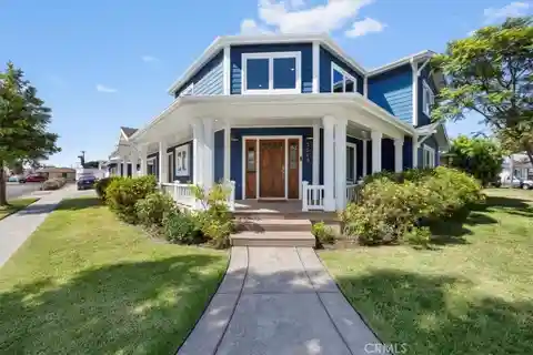 Spacious Hollyglen Home with Vaulted Ceilings