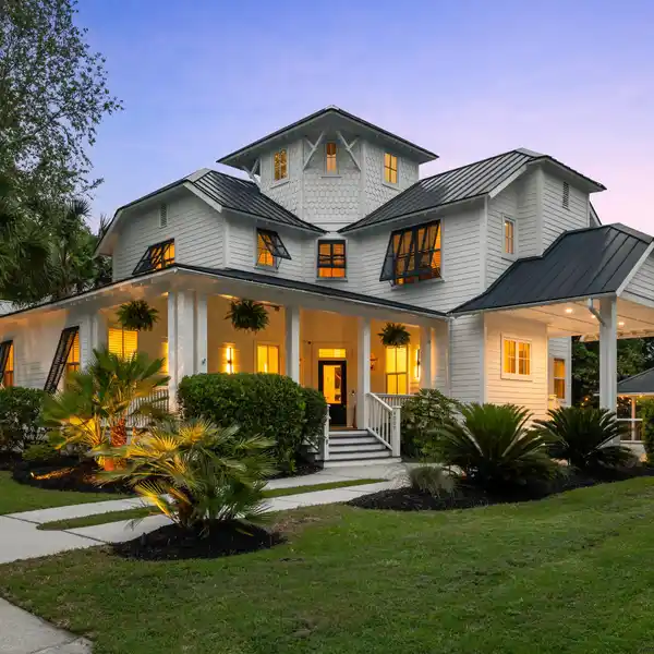 BEAUTIFUL HOME IN THE VILLAGES IN ST. JOHNS WOODS