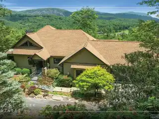 Relaxed Mountain Living in a Scenic Gated Community