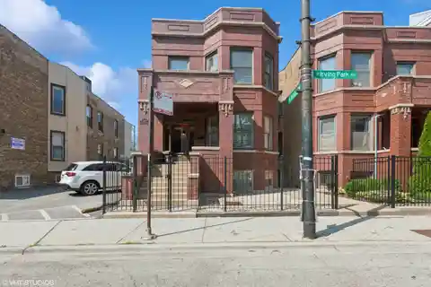 Stunningly Renovated 2-Flat in Lakeview