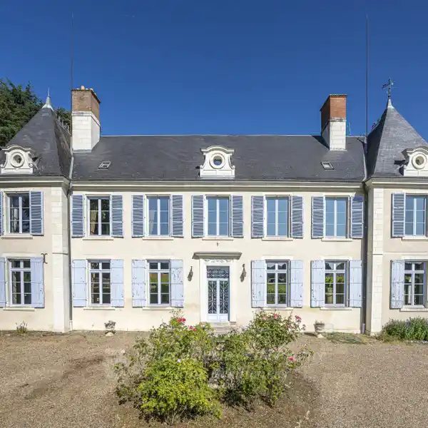 ELEGANT MANOR HOUSE IN PERFECT CONDITION