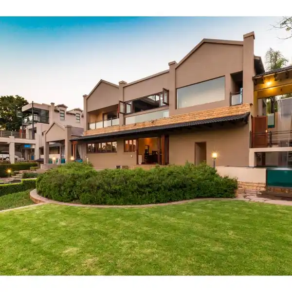 ELEGANCE AND SOPHISTICATION WITH CHARM