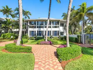 The Epitome of Modern Coastal Living