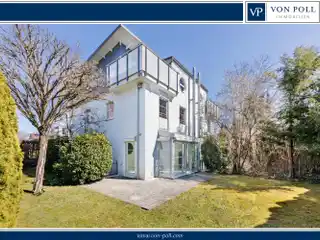 Modern Living in a Sought-after Location: Semi-detached House in Gräfelfing