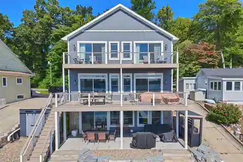 Newly Renovated Lakeside Living