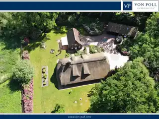 Luxurious Thatched Roof Property with Spacious Grounds in an Idyllic Location