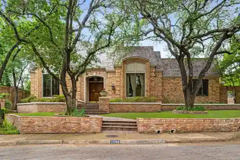 Exquisite Single-story Home