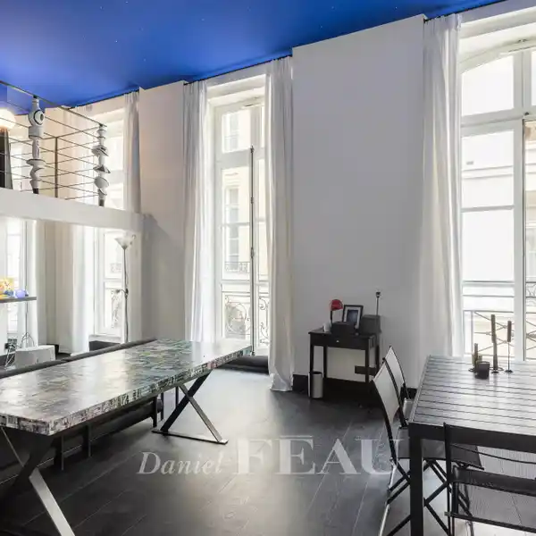 ELEGANT SPLIT-LEVEL APARTMENT WITH SOARING CEILINGS