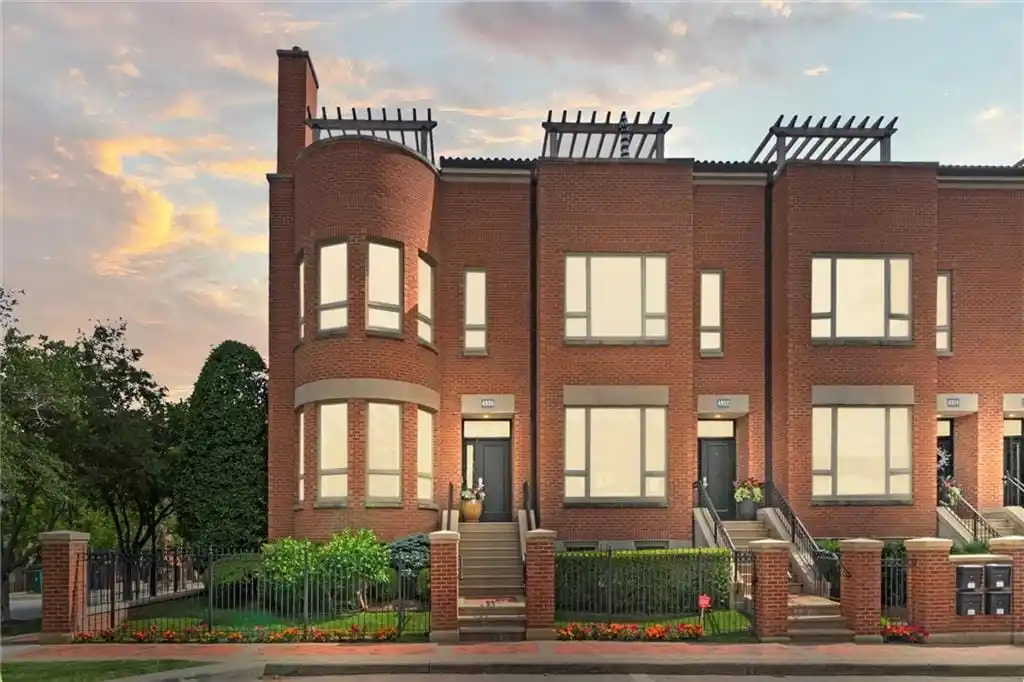 End-unit Row Home in Coveted Kirkwood