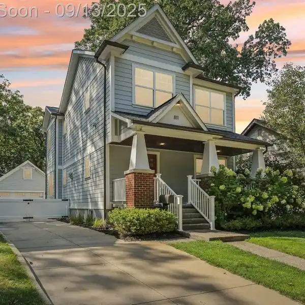STYLISH HOME WITH FINISHED BASEMENT AND WET BAR