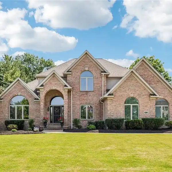 ELEGANT GOLF COURSE HOME WITH STUNNING VIEWS