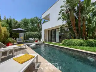 Contemporary Villa in Harmony with Nature