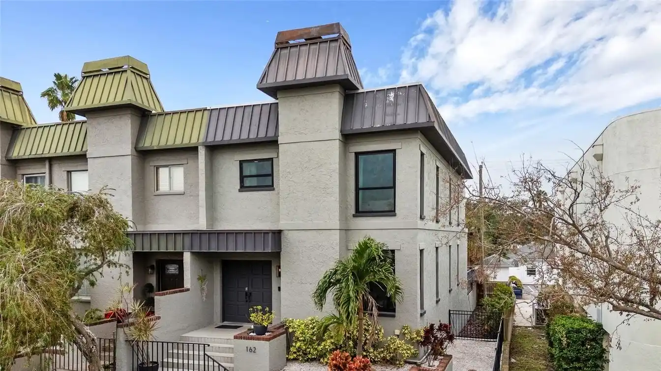 Meticulously Updated Townhome on the Davis Islands