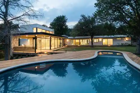 Two Residences in the Heart of Westlake