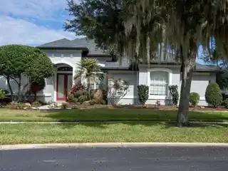 Elegance and Comfort on the Waterfront