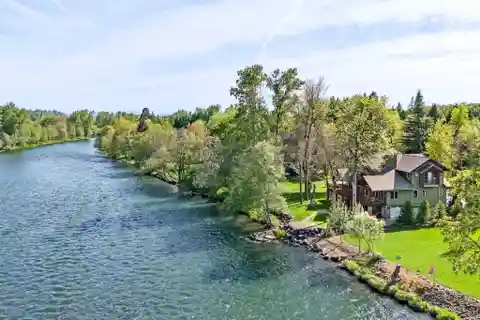 Craftsman-style Home Along the Famous Rogue River
