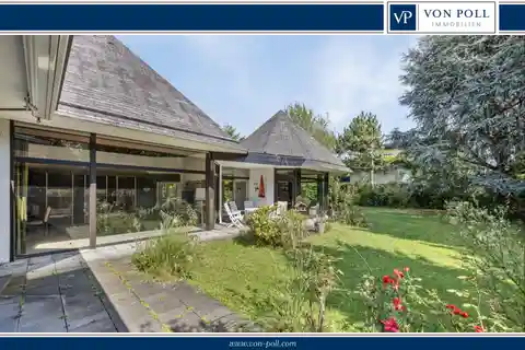 Exceptional Bungalow with Expansion Potential on a Dream Plot