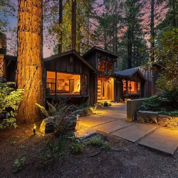 CONTEMPORARY LUXURY WITH RUSTIC CHARM