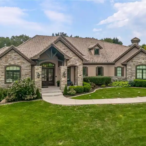 FABULOUS HOME IN HIGHLANDS CREEK